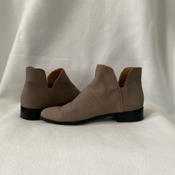 Lucky Brand Taupe Size 8M Nubuck Leather Booties - Picture 5 of 16